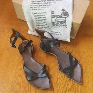 Cydwoq “Defend” Sandals NEW